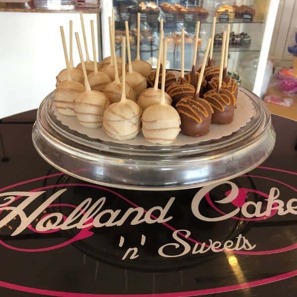 Vanilla & Chocolate Cake Pops | Holland Cakery 'n' Sweets