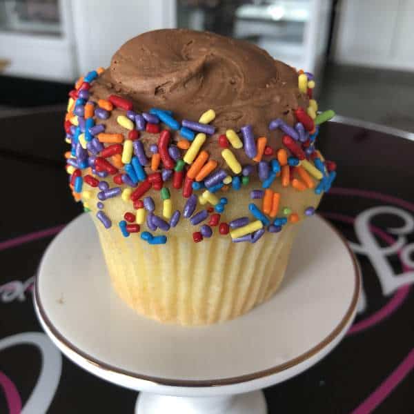 Vanilla Cupcake with chocolate buttercream no filling